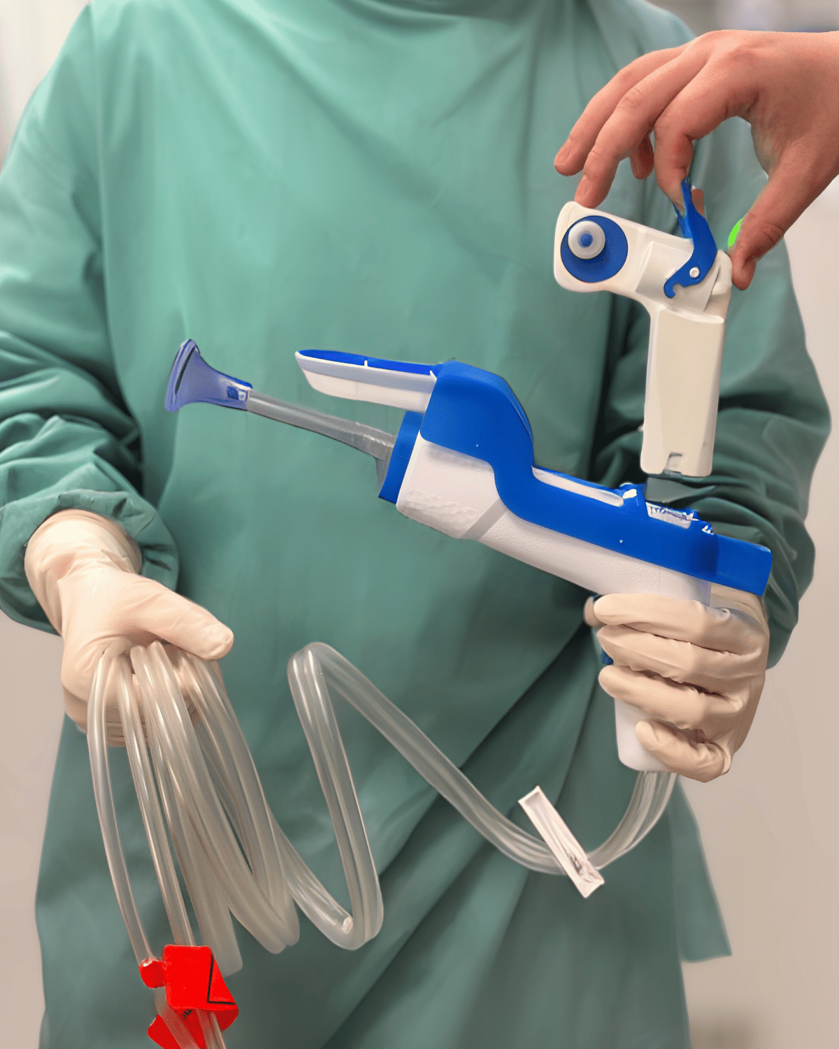 Einlegen der Antriebseinheit ("DriveUnit") in das Handstück der Pulse Lavage