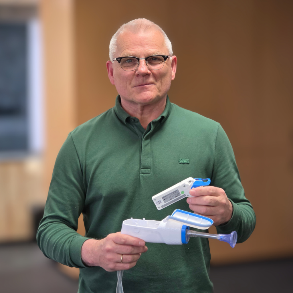 Ad Donkerlo, Business Unit Manager bei Oudshoorn, mit der BlueLavage®